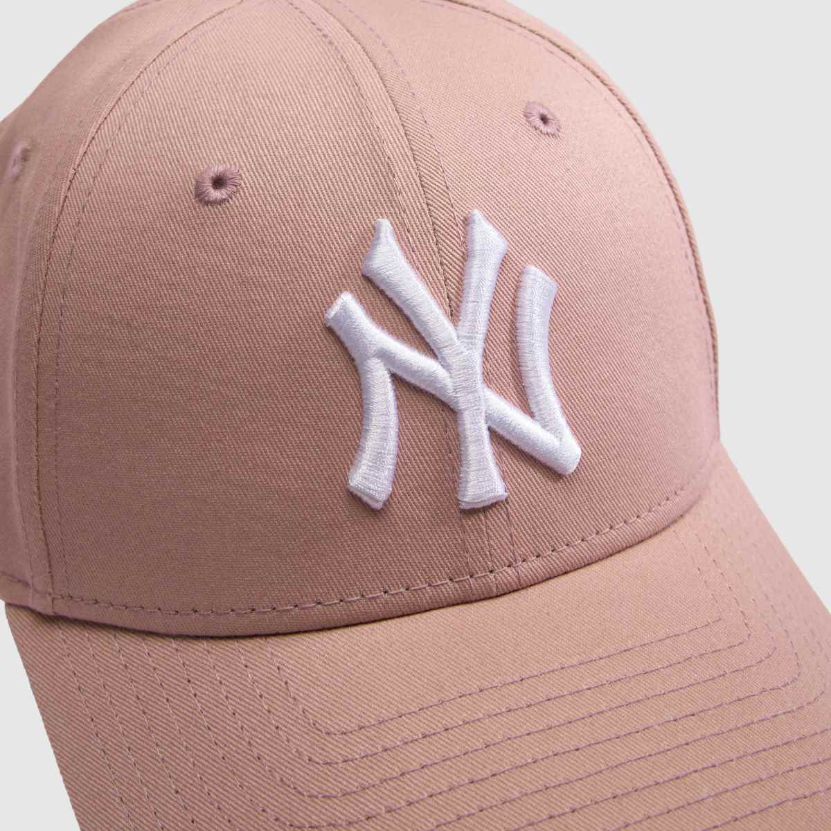 New Era 9FORTY League Essential Cap in Pink New Era 9FORTY League Essential Cap 1