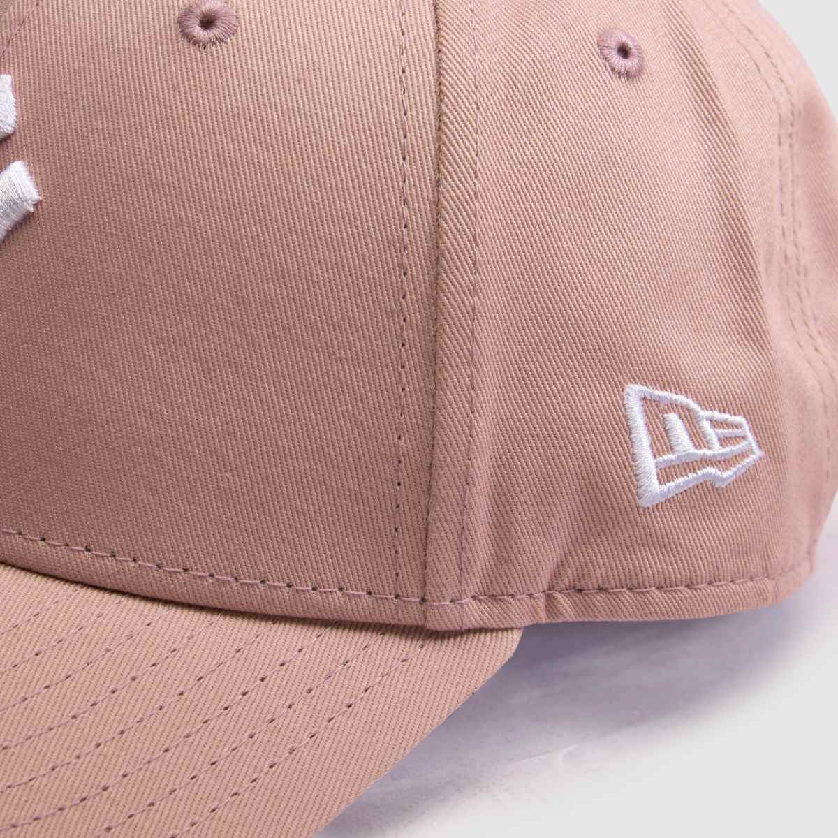 New Era 9FORTY League Essential Cap in Pink New Era 9FORTY League Essential Cap 4