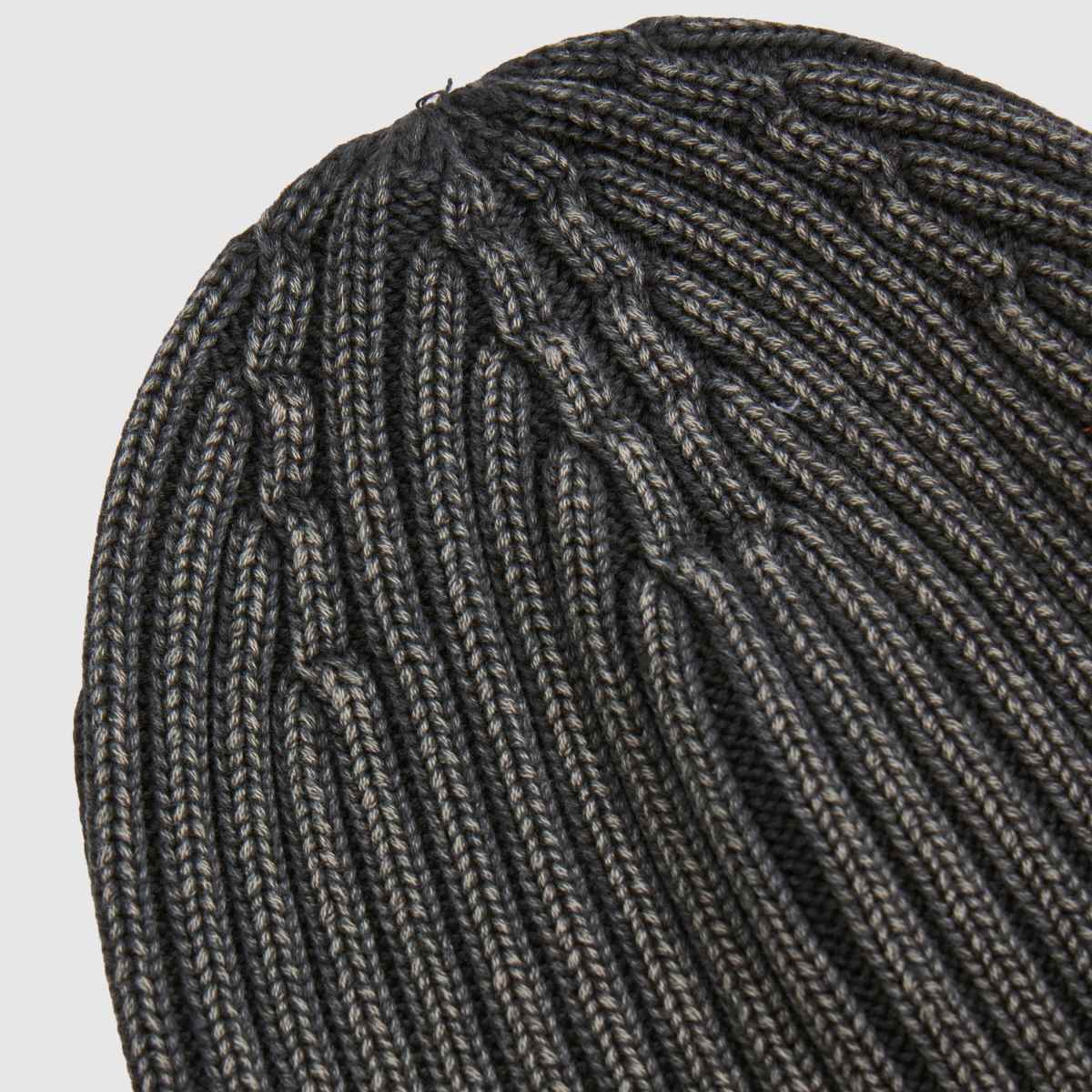 New Era Yankees Beanie in Black New Era Yankees Beanie 4