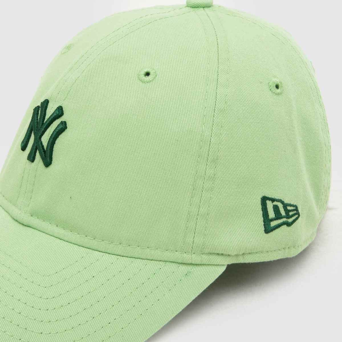 New Era 9TWENTY Yankees Mini Logo Cap in Green Multi New Era 9TWENTY Yankees Mini Logo Cap 4