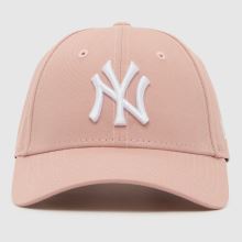 New Era 9FORTY League Essential Cap in Pink New Era 9FORTY League Essential Cap,1 of 4
