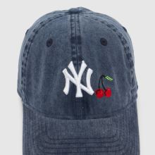 New Era 9TWENTY Yankees Denim Cherry in Navy New Era 9TWENTY Yankees Denim Cherry,3 of 4