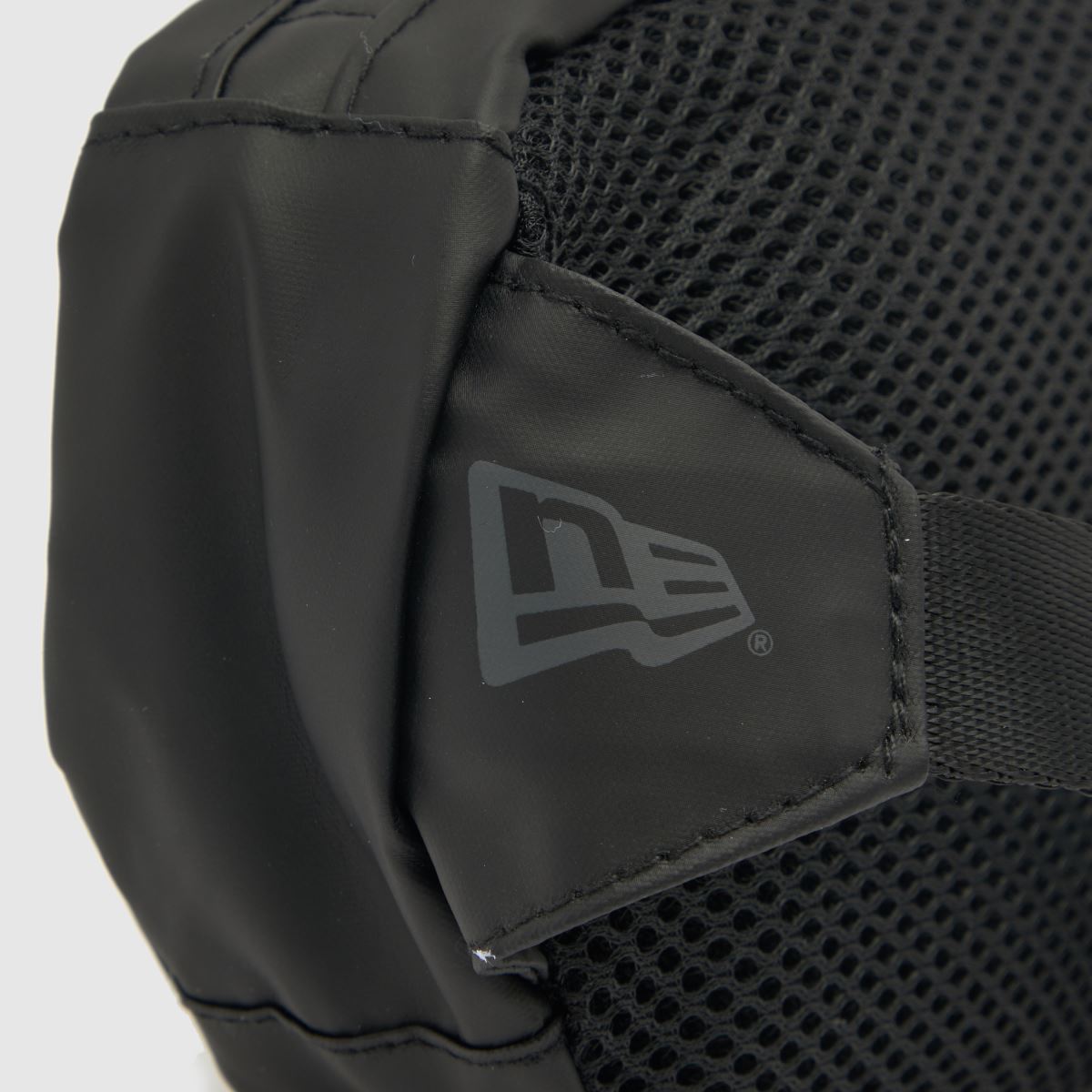 New Era Micro Waistbag in Black New Era Micro Waistbag 7