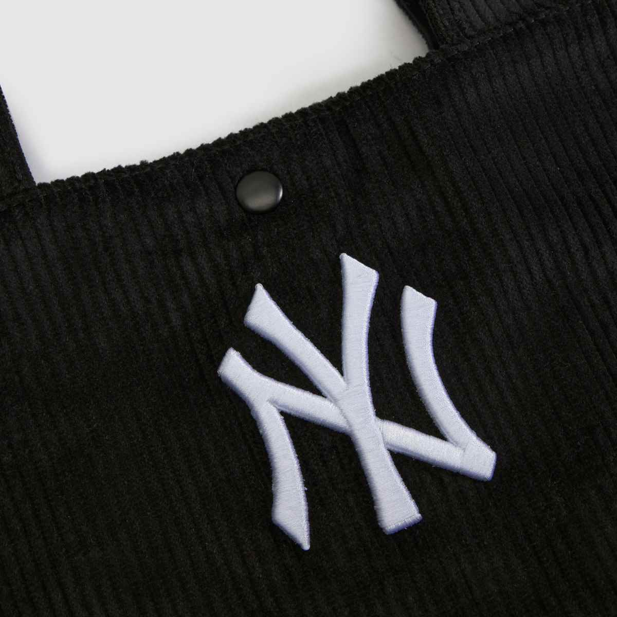 New Era Yankees Cord Tote Bag in Black New Era Yankees Cord Tote Bag 4