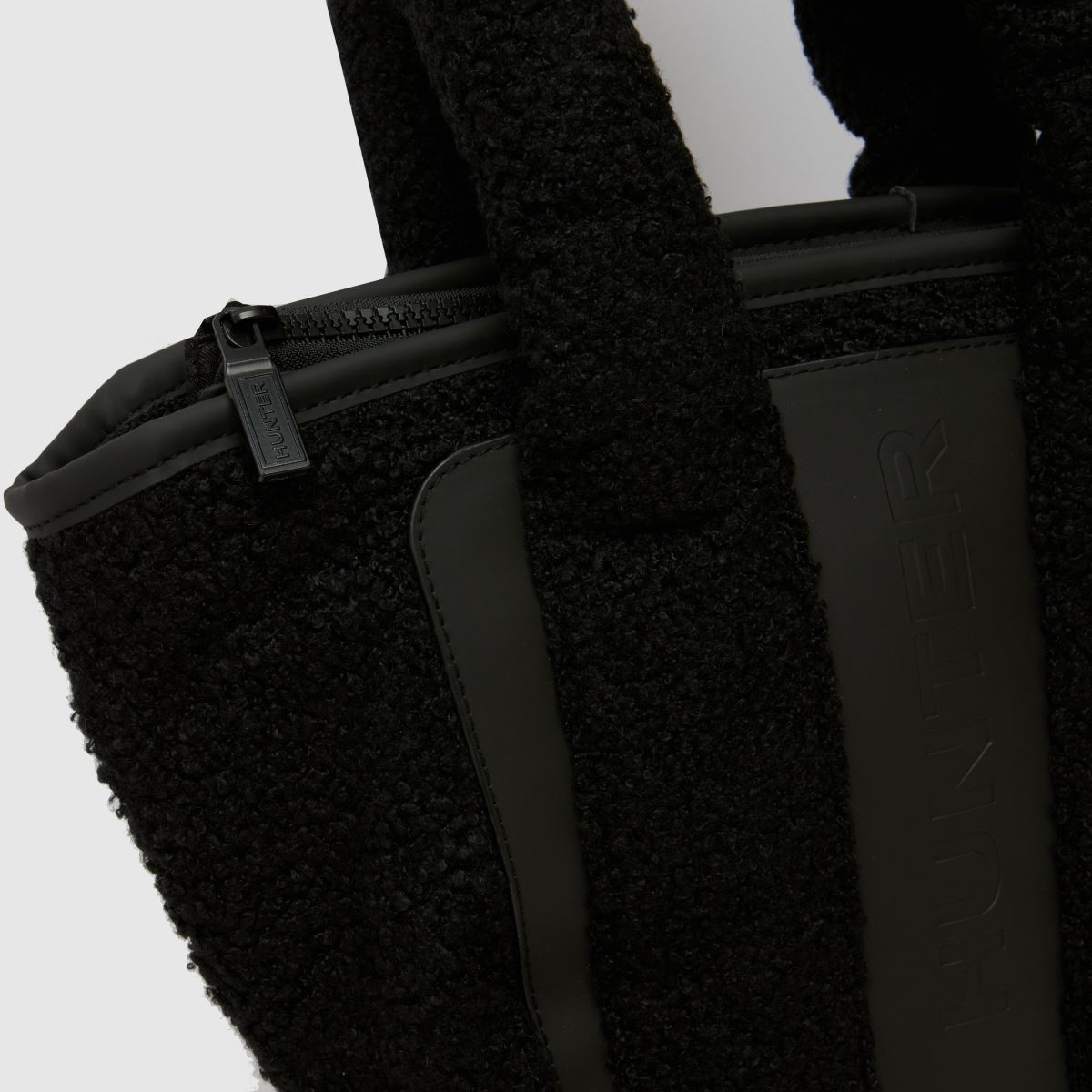 HUNTER BOOTS Hunter Alloa Crossbody Bag in Black HUNTER BOOTS Hunter Alloa Crossbody Bag 1