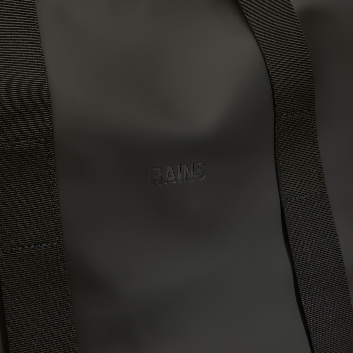 RAINS Hilo Weekend Bag in Black RAINS Hilo Weekend Bag 4
