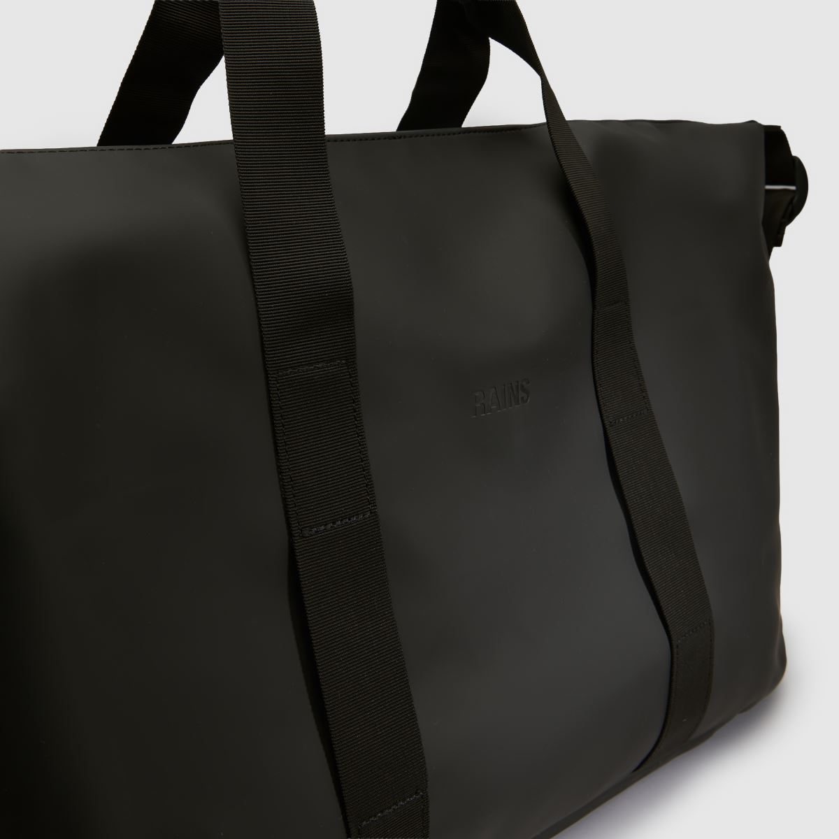 RAINS Hilo Weekend Bag in Black RAINS Hilo Weekend Bag 7