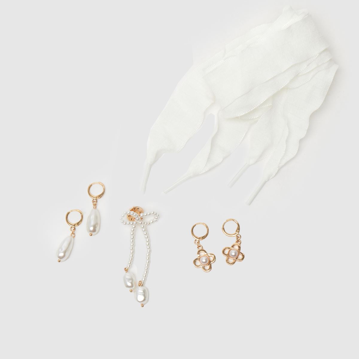 Image of Crocs Jibbitz Pearl & Bow Shoe Charms Kit in White & Gold