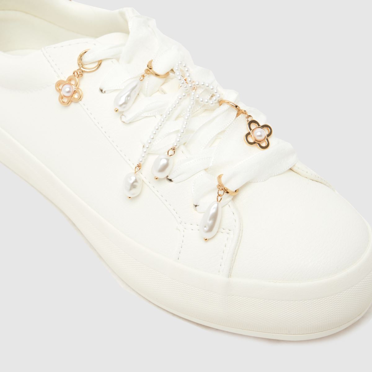 Crocs Jibbitz Pearl & Bow Charm Kit in White Crocs Jibbitz Pearl & Bow Charm Kit 4