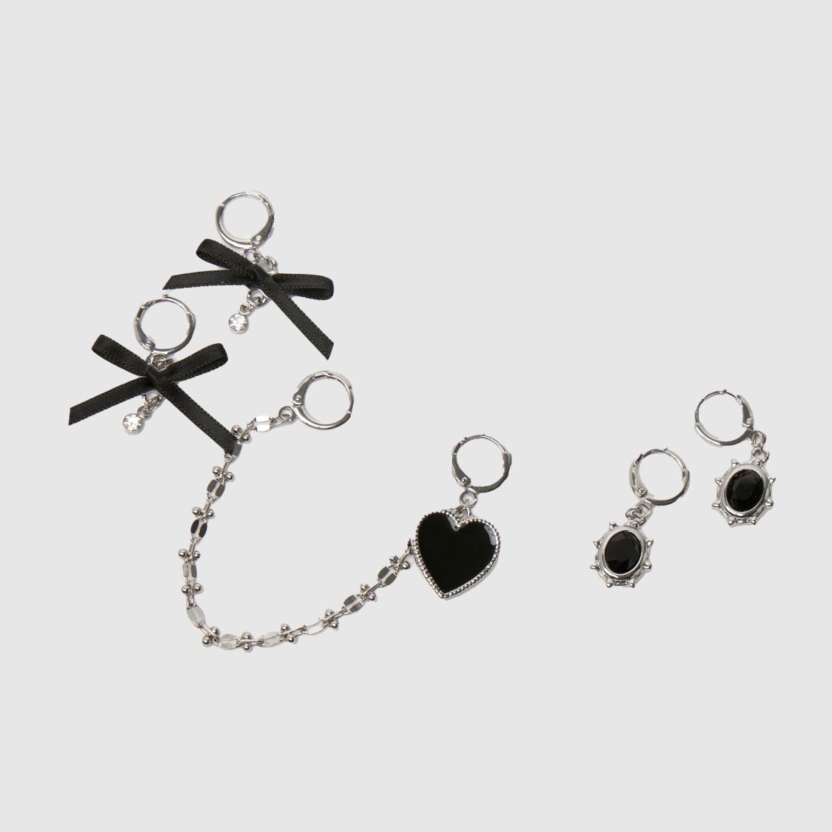 Crocs Jibbitz Lace & Bow Charm Kit in Black & White Crocs Jibbitz Lace & Bow Charm Kit 1