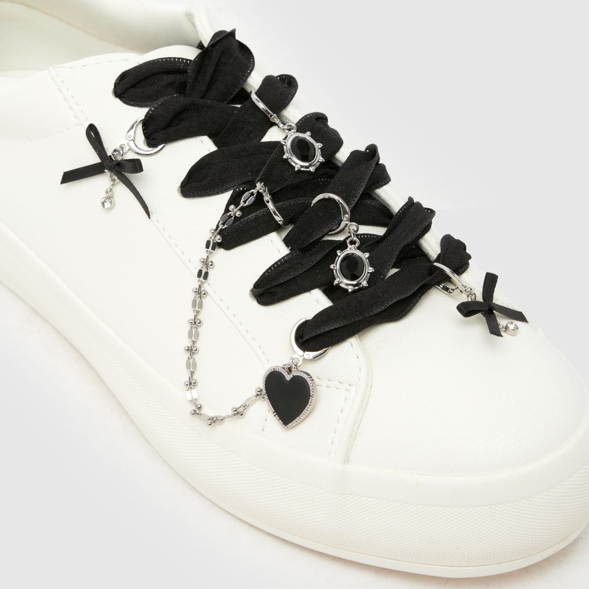 Crocs Jibbitz Lace & Bow Charm Kit in Black & White Crocs Jibbitz Lace & Bow Charm Kit 4