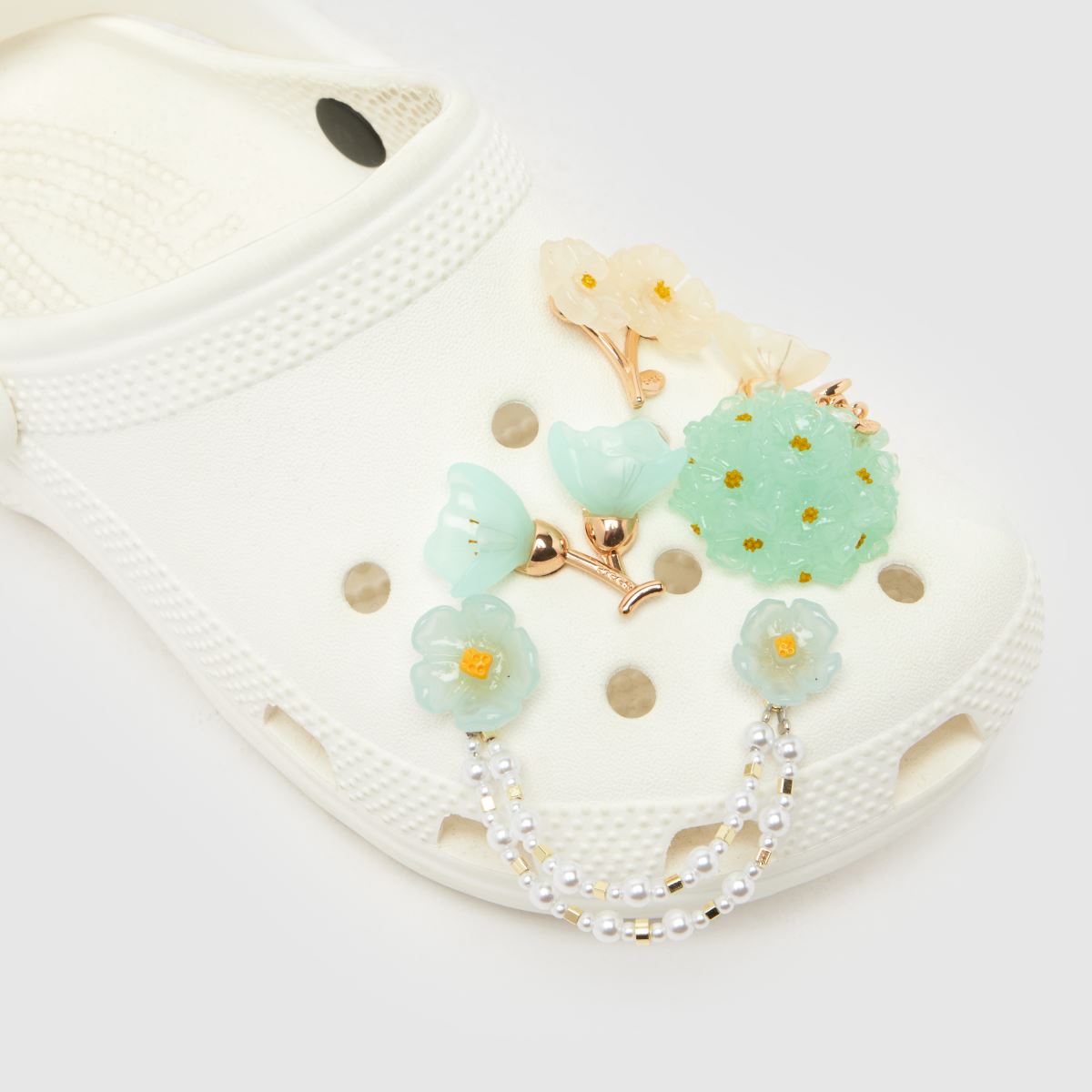 Crocs Jibbitz Dainty Floral 5 Pack in Blue Multi Crocs Jibbitz Dainty Floral 5 Pack 7
