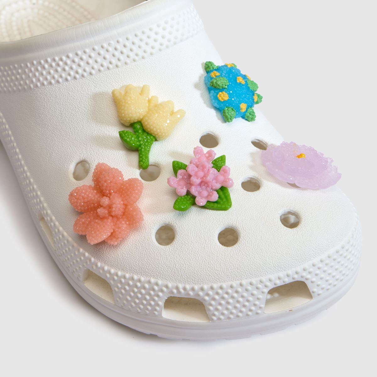 Crocs Jiibbitz Beaded Flowers 5 Pack in Multi Crocs Jiibbitz Beaded Flowers 5 Pack 7