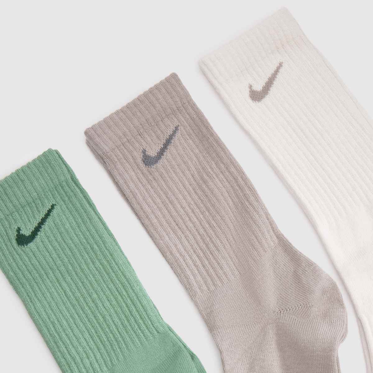 Nike Everyday Crew Sock 3 Pack in Multi Nike Everyday Crew Sock 3 Pack 1