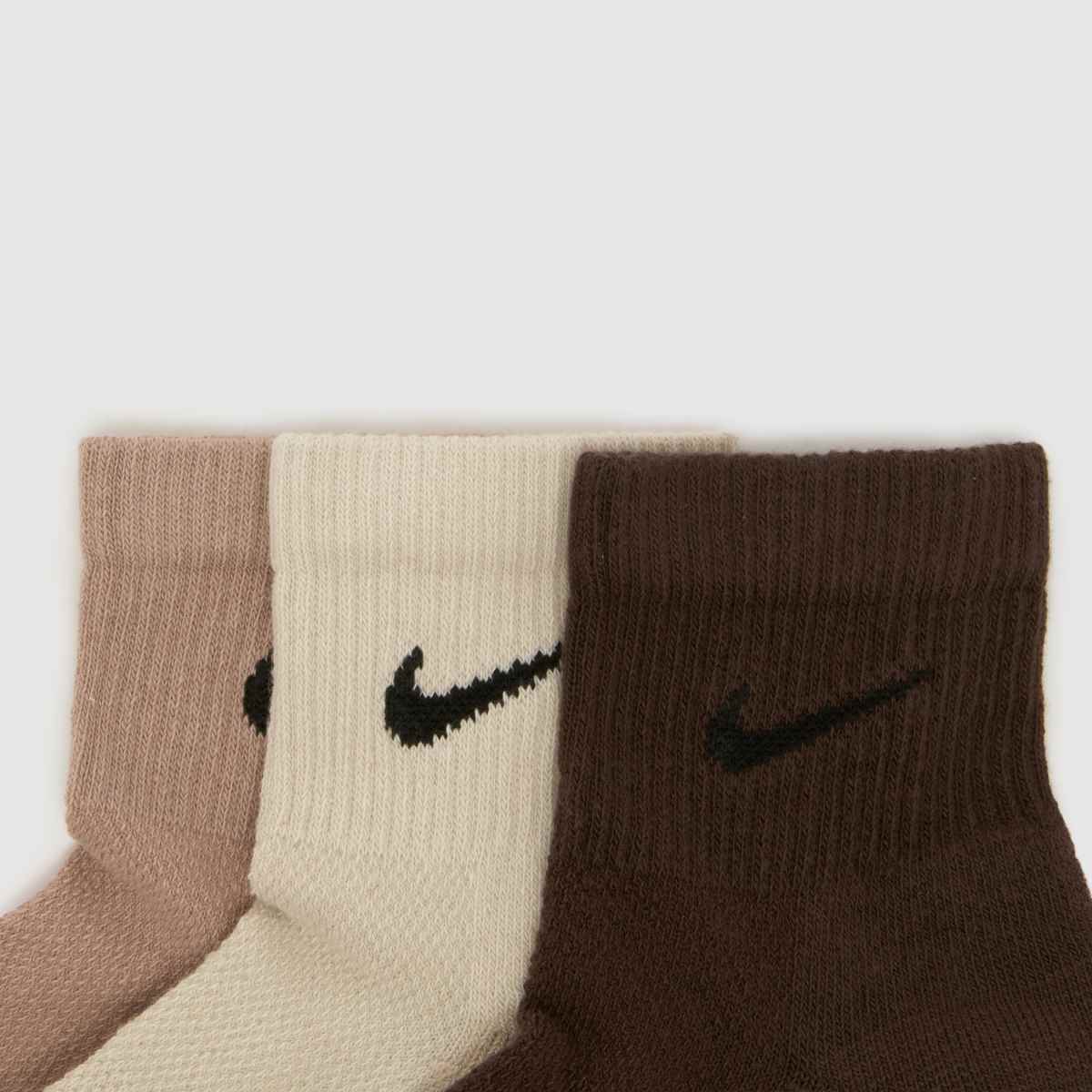 Nike ELEVATED Ankle Socks 3pk in Beige Multi Nike ELEVATED Ankle Socks 3pk 1