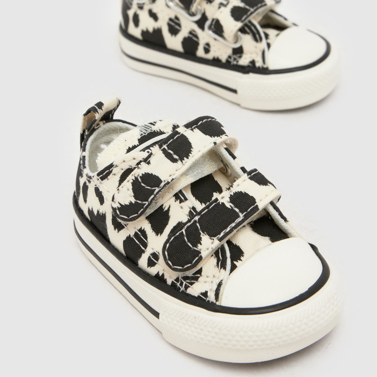 Converse All Star 2V Lo Girls Toddler in Black & White Converse All Star 2V Lo 4