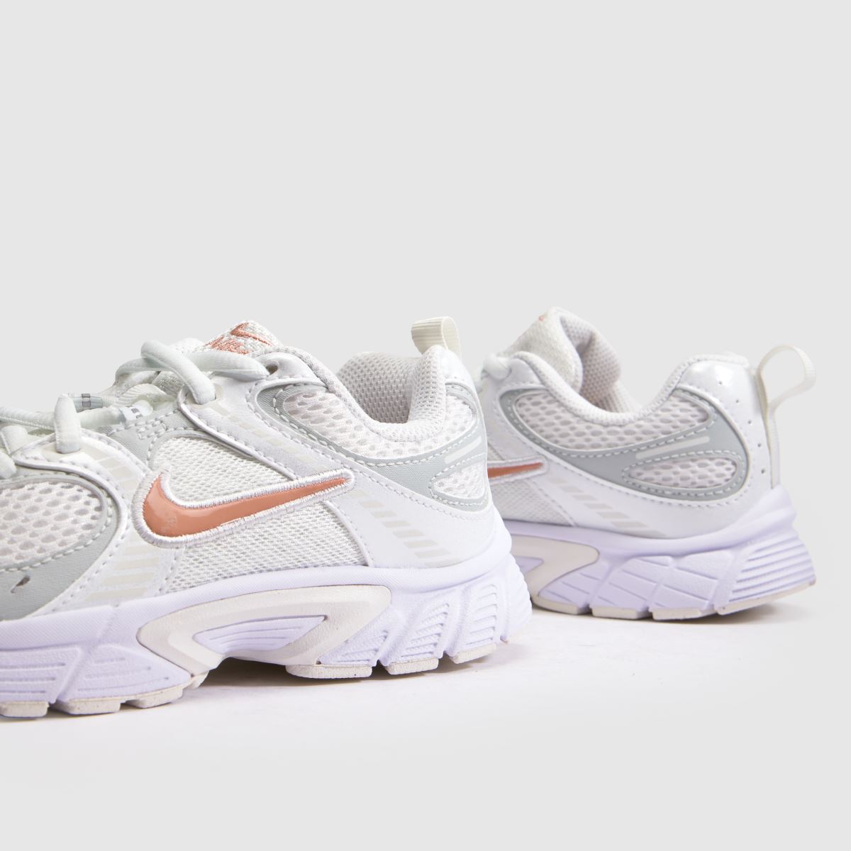 Nike V5 RNR Girls Junior in White & Pink Nike V5 RNR 7