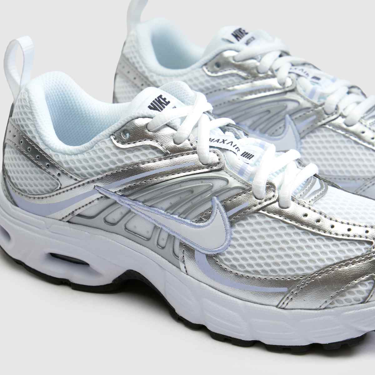 Nike Air Max Moto 2K Girls Junior in White & Purple Nike Air Max Moto 2K 4