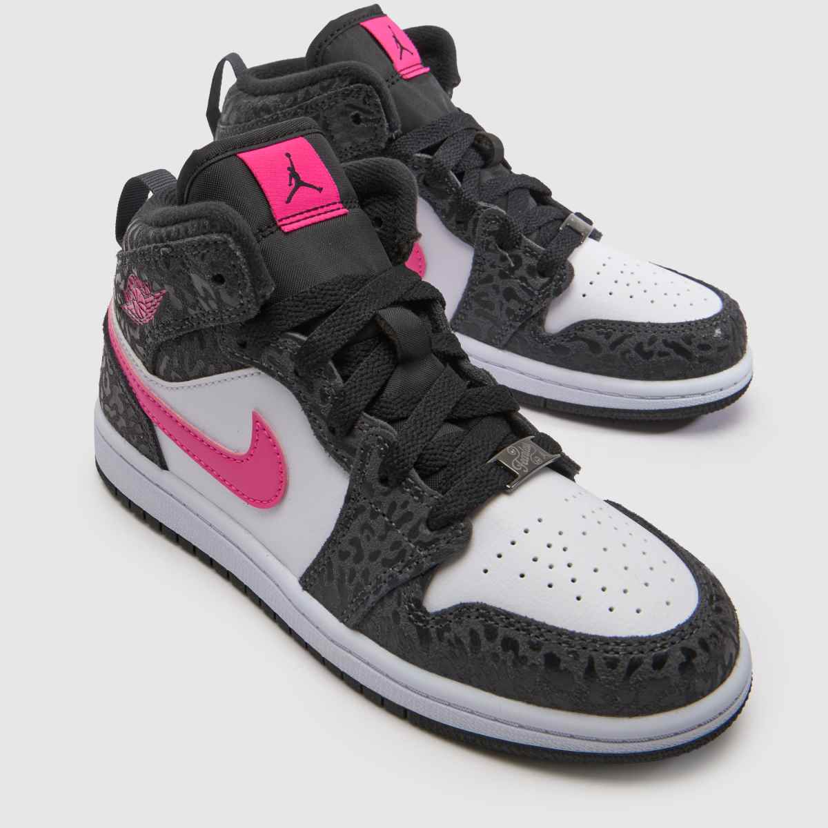 Nike Jordan 1 Mid Girls Junior in Black & pink Nike Jordan 1 Mid 4