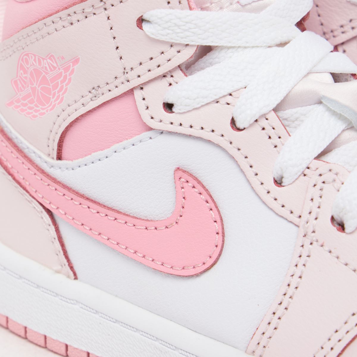 white jordan mid 1 junior