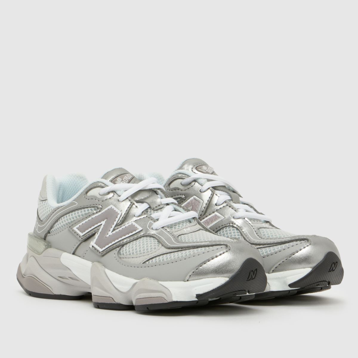New Balance 9060 Girls Junior in Silver New Balance 9060 1