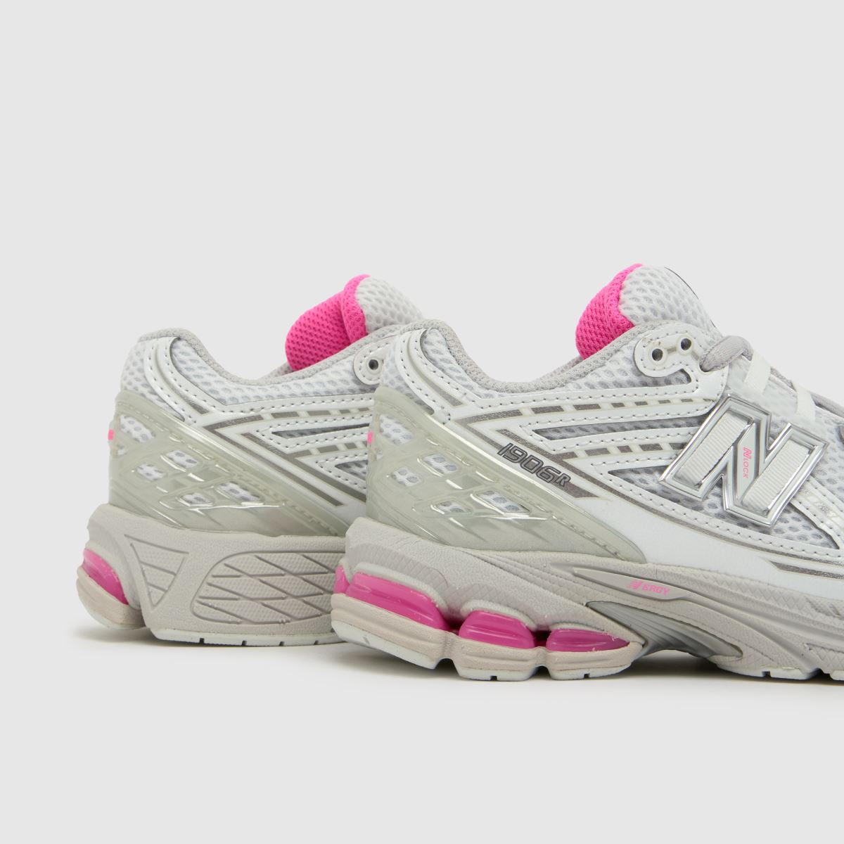 New Balance 1906 Girls Junior in Light Grey New Balance 1906 7
