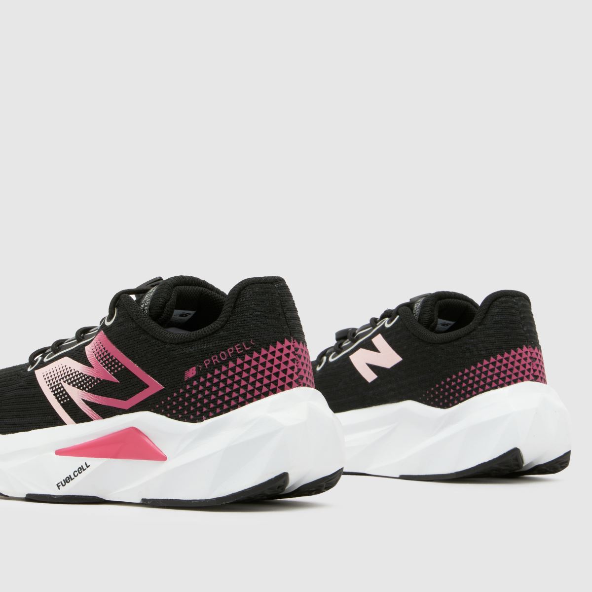 New Balance FuelCell Propel v5 Girls Junior in Black & pink New Balance FuelCell Propel v5 7