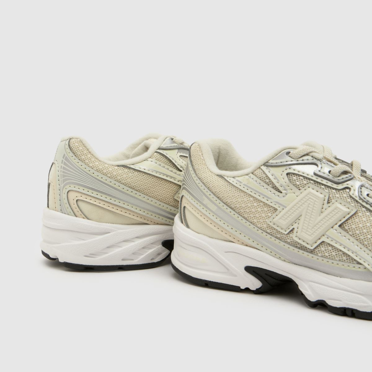 New Balance 740 Girls Junior in Beige Multi New Balance 740 7