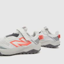 New Balance DynaSoft Nitrel V6 Girls Junior in Light Grey New Balance DynaSoft Nitrel V6,4 of 4