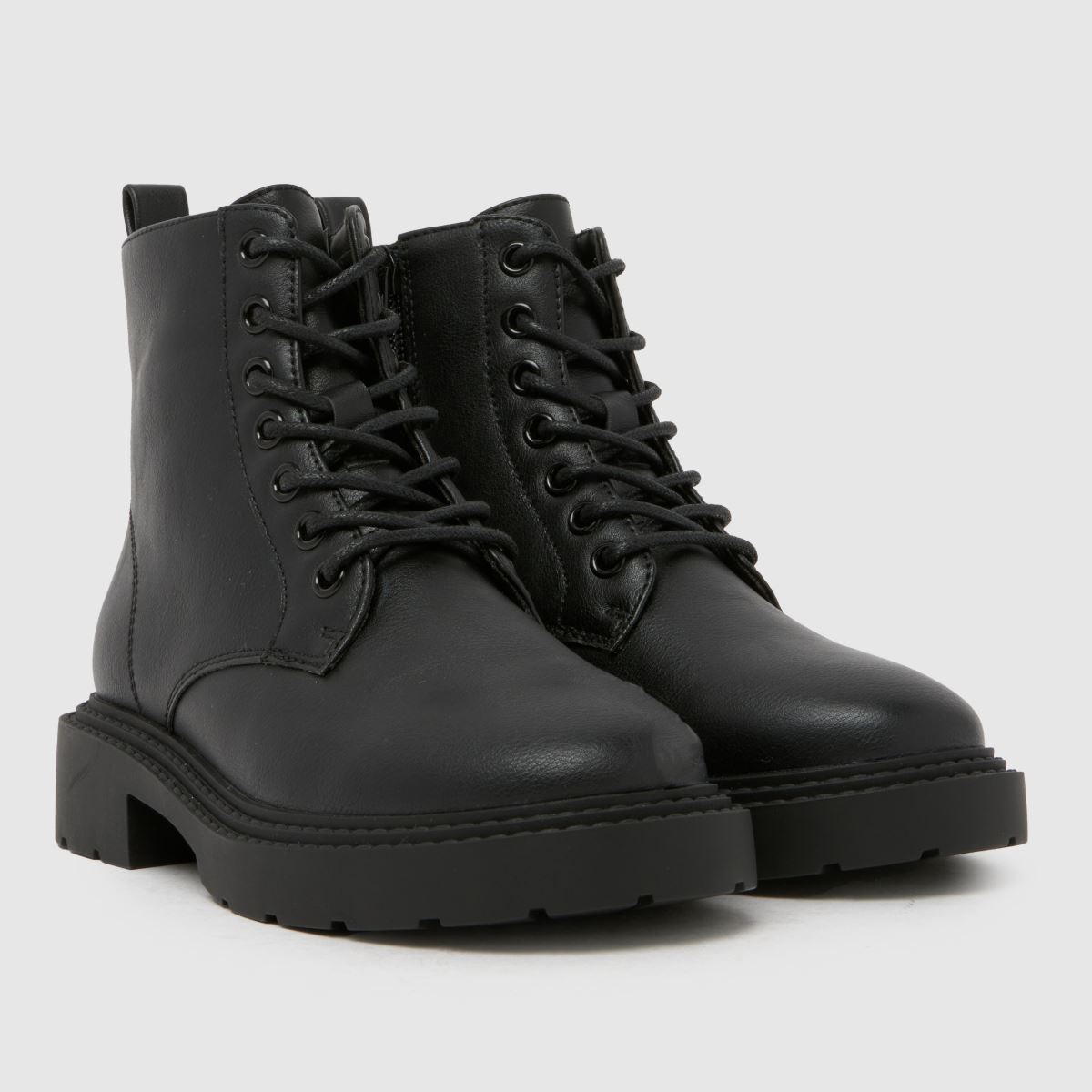 schuh Clo Classic Girls Junior in Black schuh Clo Classic 1