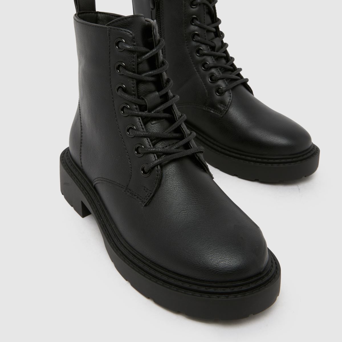 schuh Clo Classic Girls Junior in Black schuh Clo Classic 4