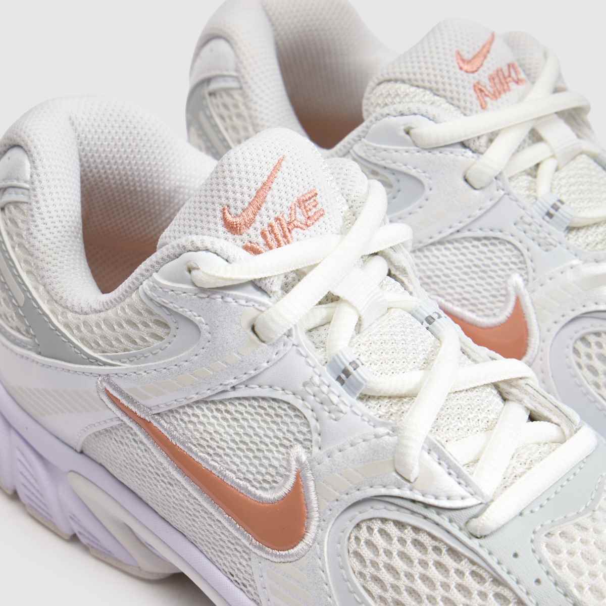Nike V5 RNR Girls Youth in White & Pink Nike V5 RNR 4