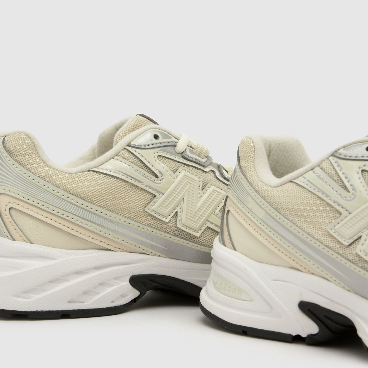 New Balance 740 Girls Youth in Beige Multi New Balance 740 7